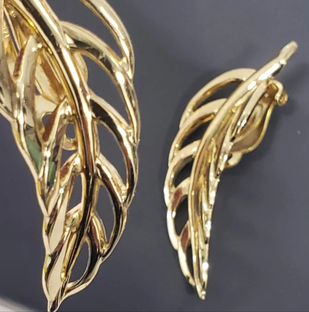 Whiting & Davis Co. Gold Tone Clip‎ On Leaf Earrings New